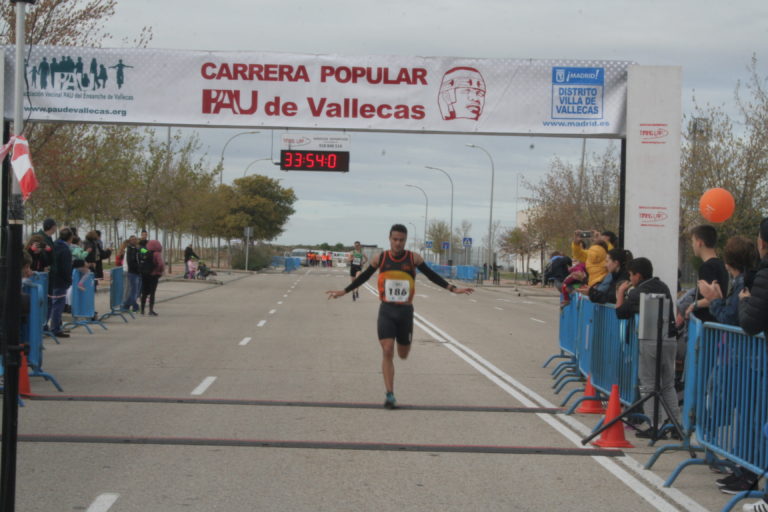 Ricardo Alexandre gana la VII carrera del Ensanche