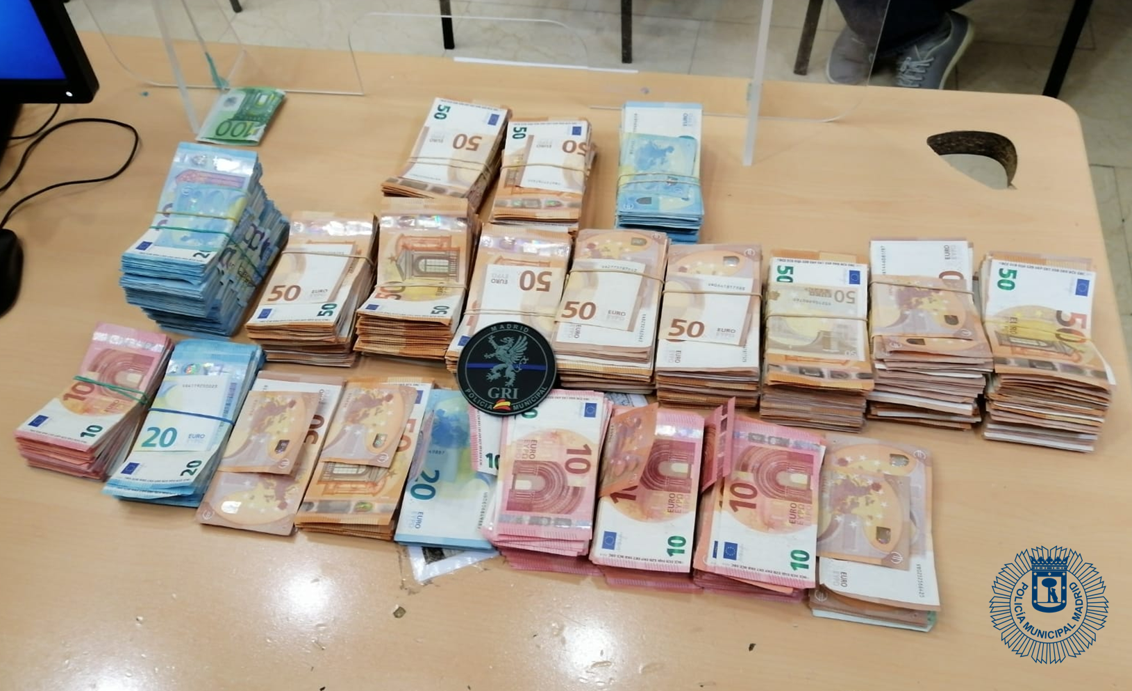 Lee más sobre el artículo Incautados 124.100 euros y detenidas dos personas en Puente de Vallecas