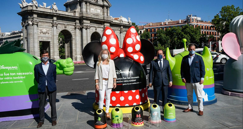 Lee más sobre el artículo La magia de la campaña para reciclar vidrio en Madrid pasa por Vallecas