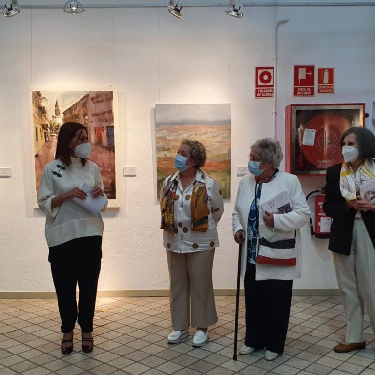 Concha Chapa entrega los premios del XV certamen de pintura rápida ‘Escuela de Vallecas’