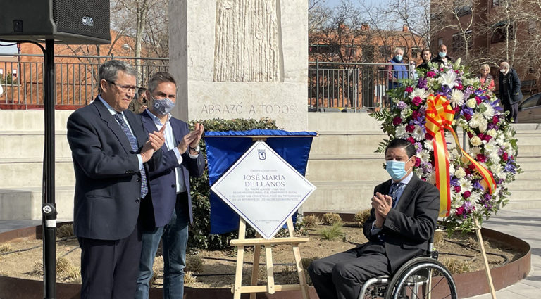 El Pozo del Tío Raimundo rinde homenaje al padre Llanos