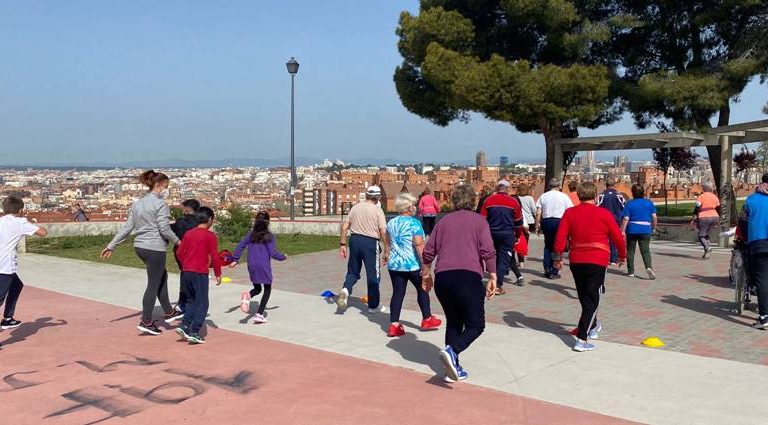 Comienzan en Vallecas los encuentros intergeneracionales de ejercicio al aire libre