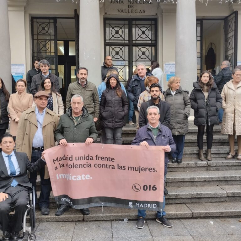 Puente de Vallecas guarda un minuto de silencio