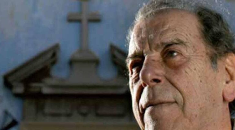 Fallece Enrique de Castro, el ‘cura rojo’ de Vallecas