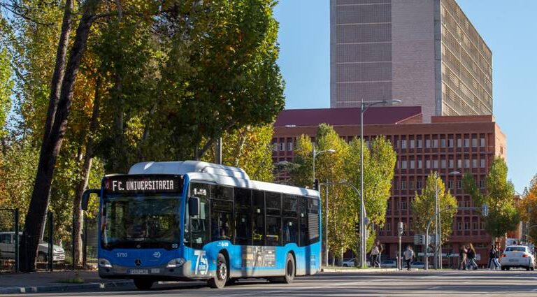 El autobús que va al Campus Politécnico de Vallecas modifica su servicio hasta septiembre