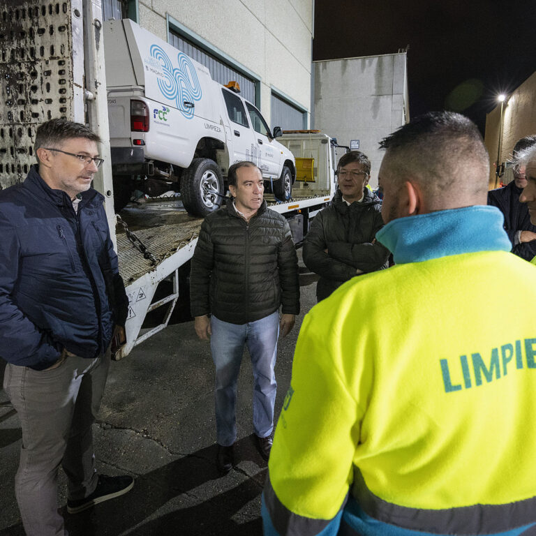 Carabante, desde Villa de Vallecas, agradece a los servicios municipales de limpieza su apoyo a los afectados por la DANA